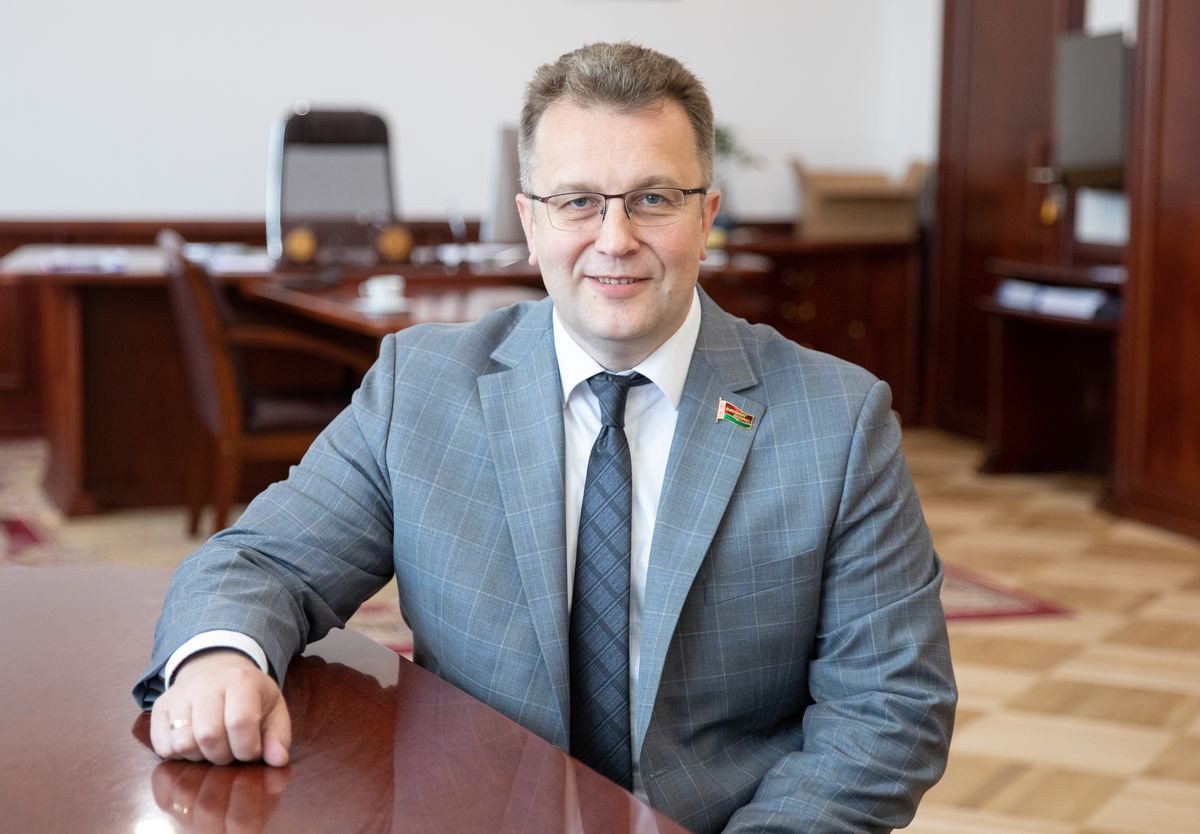 Илья Икан поздравил работников предприятий нефтехимической отрасли с Днем нефтяника